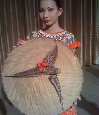 A sunhat made of palm leaves.
